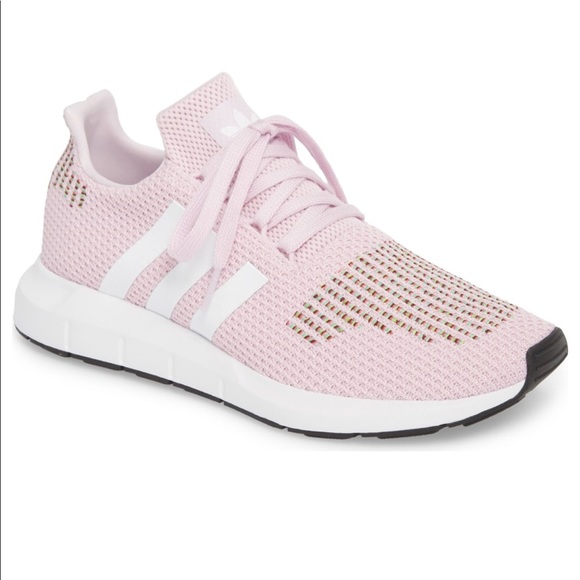 le adidas swift run scarpe poshmark le adidas swift run scarpe poshmark